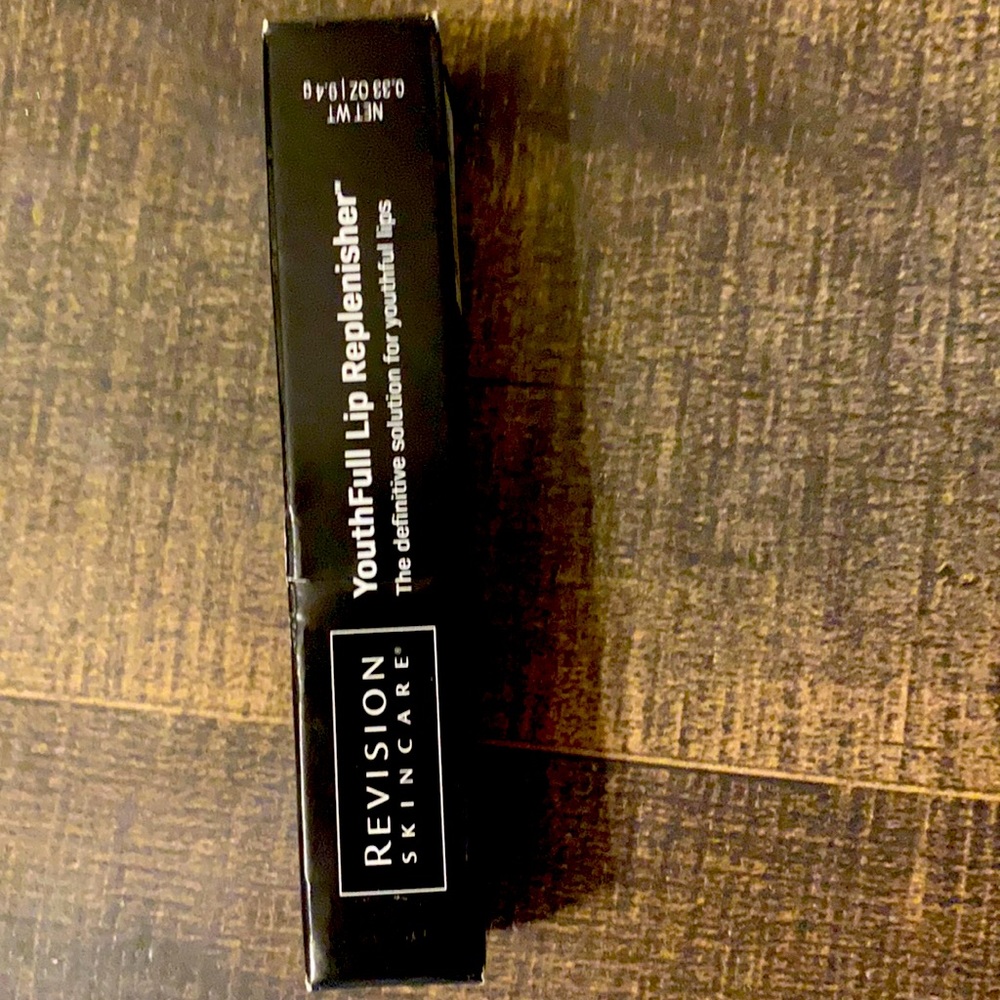 Revision youthfull lip replenisher